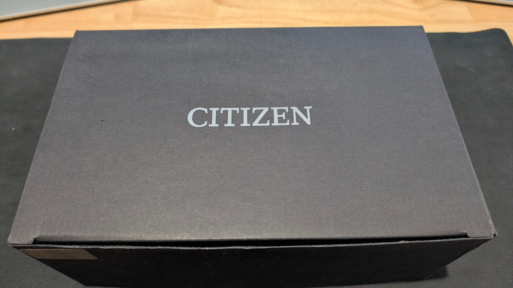 Citizen Promaster 46m Orca Box Set w/Diving Light 200m Quartz - BN0235-01E