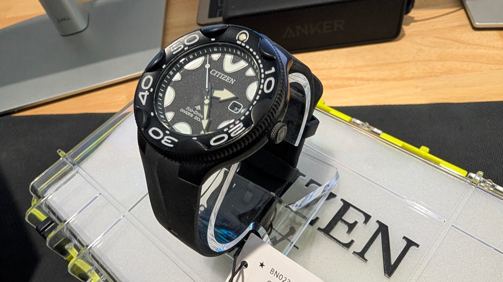 Citizen Promaster 46m Orca Box Set w/Diving Light 200m Quartz - BN0235-01E